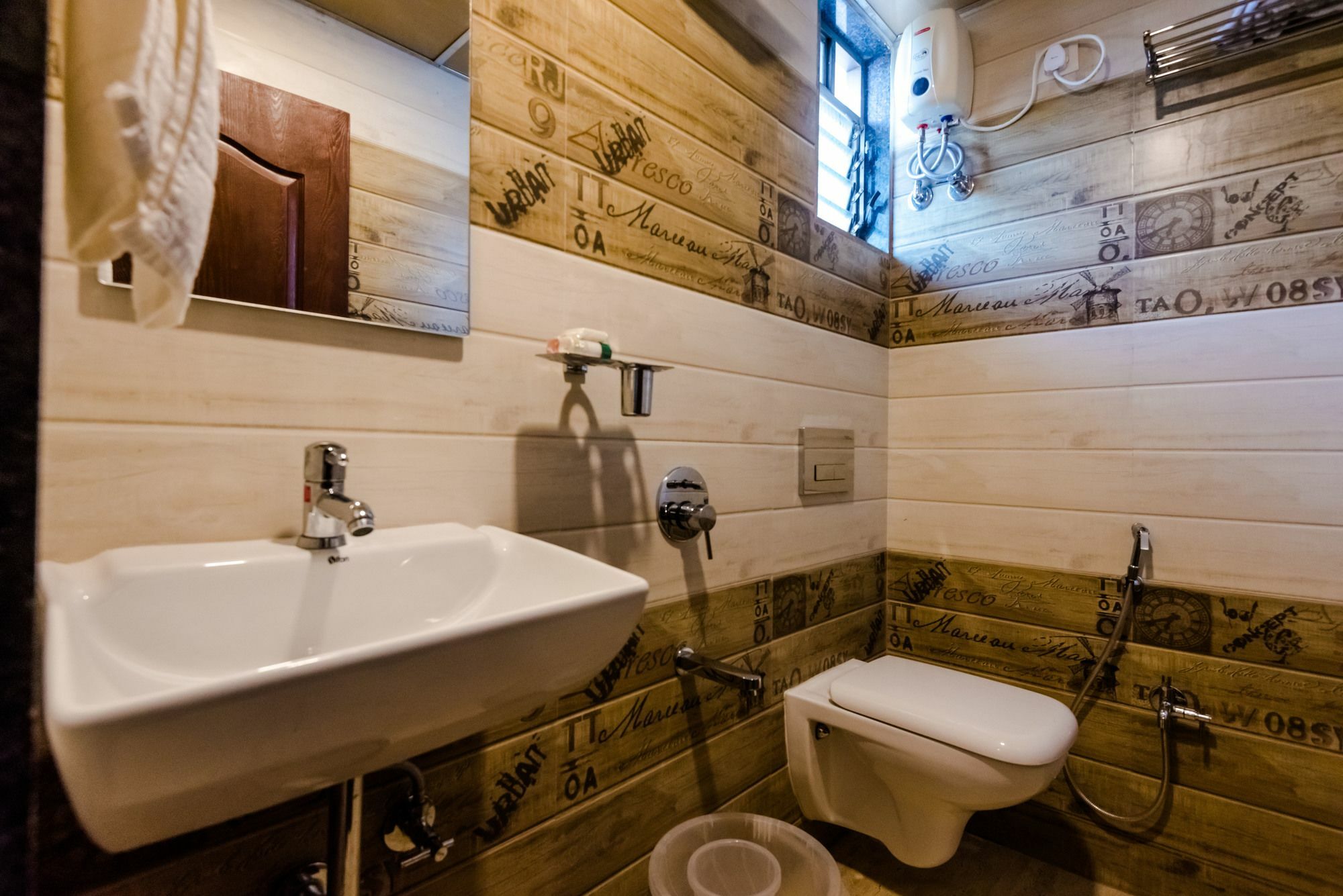 O Rana Residency Near Western Express Highway Metro Station 3* Bombaj